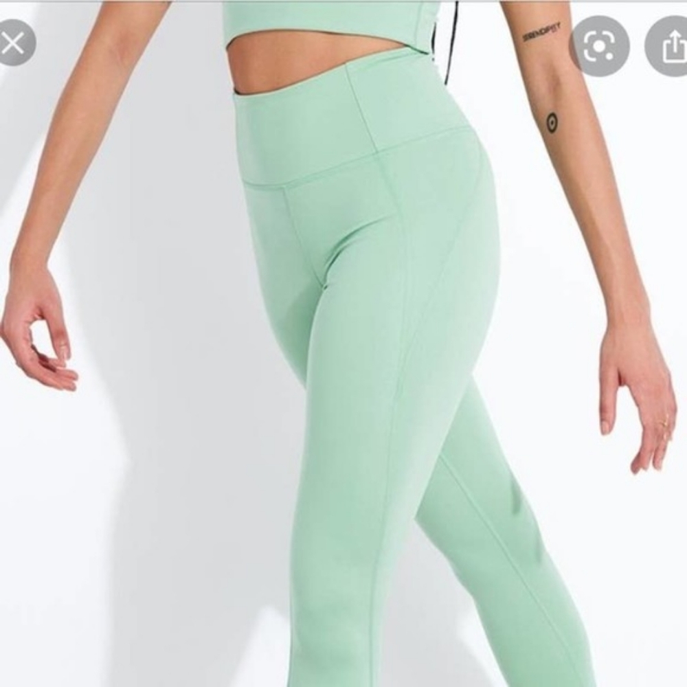 CLOSET CLOSING* Foam capris